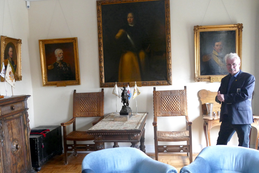 Bielkerummet i Bielkemässen. Stora porträttet föreställer Nils Bielke, som anses vara officerskårens skapare, till höger, Anders Domhagen. Foto: Henrik Östensson