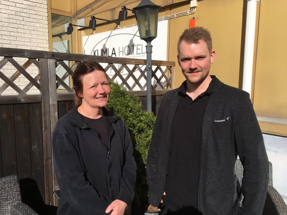 Lisa och Bernard Pettersson driver Kumla Hotel som har tappat mycket den senaste tiden. Foto: Anders Björk
