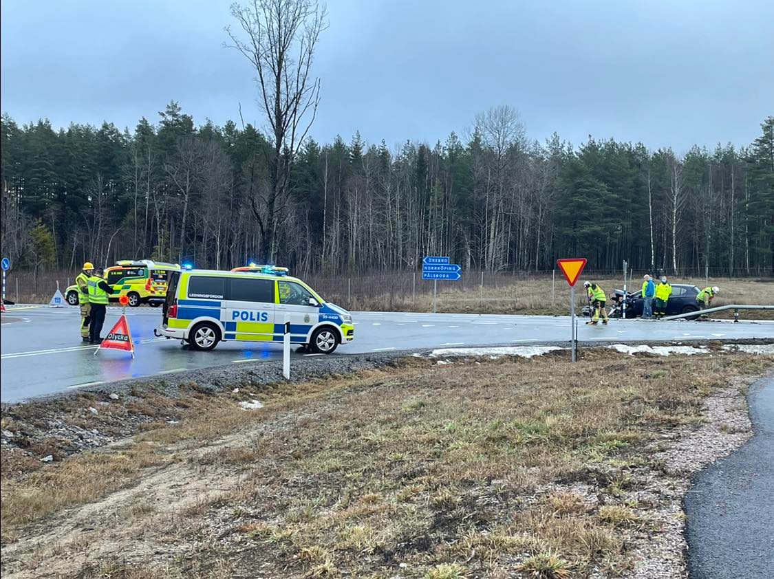 Olyckan skedde vid utfarten från Pålsboda till riksväg 51. Foto: Henrik Östensson