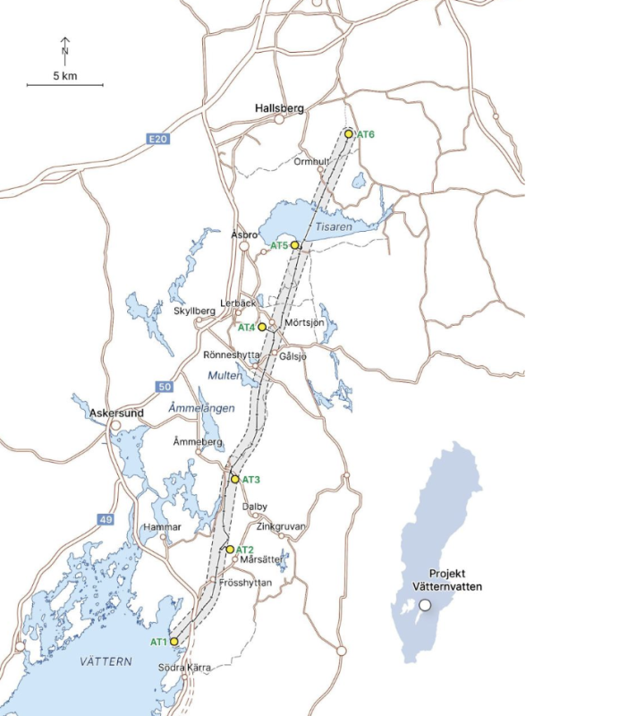 Karta över sjöar, orter och vägar i Örebro, Sverige, med märkta punkter AT1–AT6 samt ett markerat område för Projekt Vätternvatten öster om Vättern. Skala: 5 km.