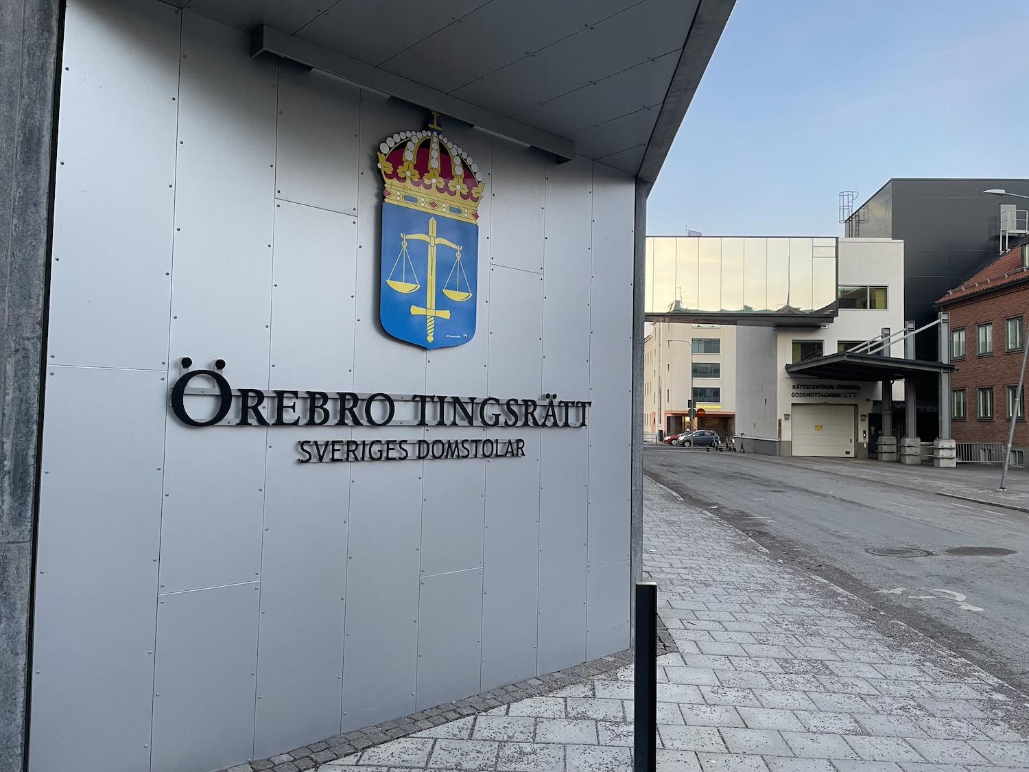 Vapensköld och skylt 